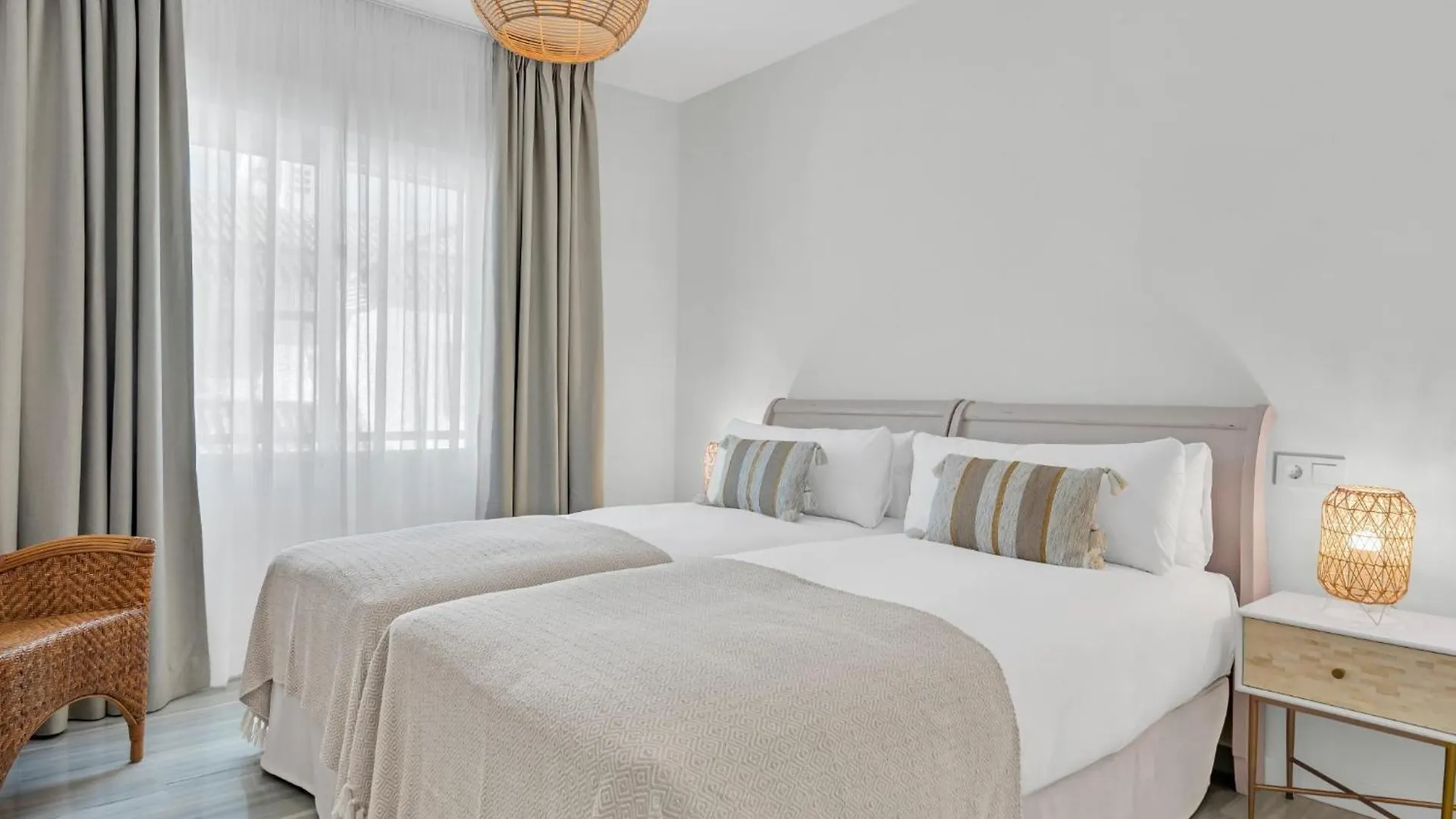 마르베야 Precioso Atico Con Vistas Al Mar Ref. 771 아파트